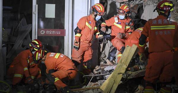 La Nación / China: reportan dos muertos por derrumbe de edificio