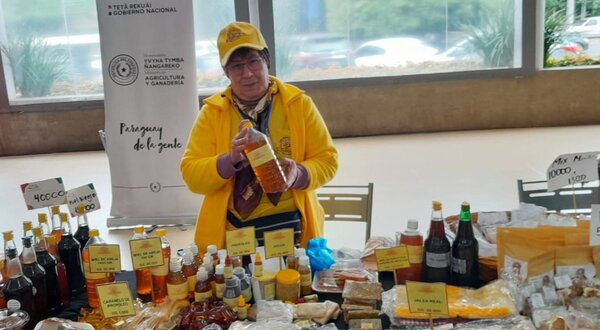 Productores realizan hoy la feria agropecuaria «De Raíz» en el Shopping Multiplaza - .::Agencia IP::.