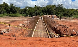 Avanza la construcción de dos puentes de hormigón armado en Amambay - .::Agencia IP::.