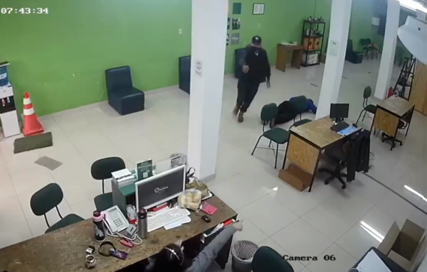 Violento asalto en Fundación Paraguaya y se llevan G. 30 millones