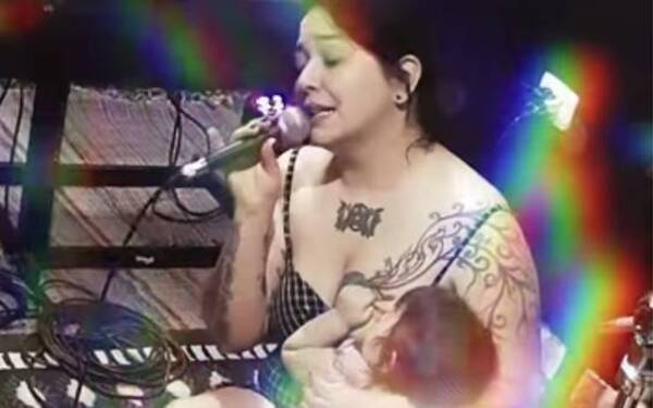 Crónica / [VIDEOS] ¡Cantante anexo mami! Ensaya y da tití al mismo tiempo