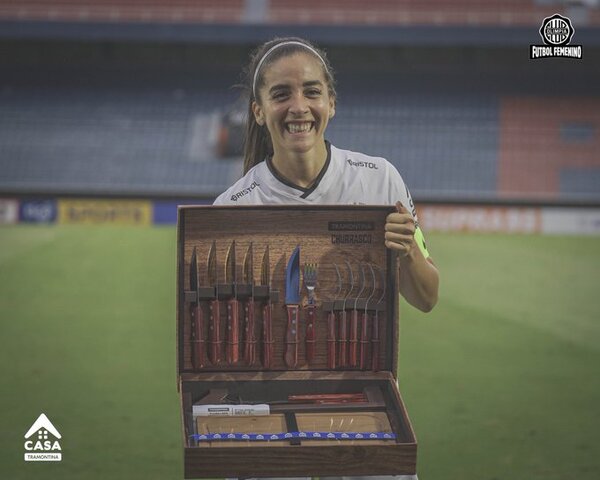 ¿Pelotera estrella de Olimpia no tiene quien le enseñe a hacer asado?