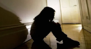 Ordenan captura de joven que abusó y embarazó a su hermana menor - Noticiero Paraguay
