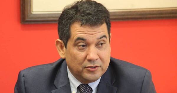 La Nación / Arévalo repudia “canje” entre senadores paraguayos y diputados venezolanos