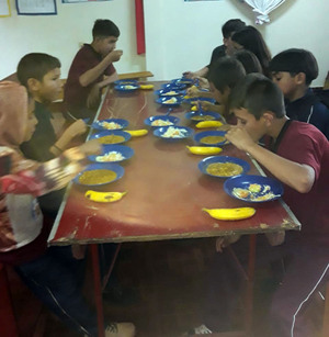 Unos 278 niños reciben el almuerzo escolar en Iruña - La Clave