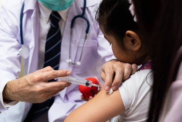 Crónica / Piden vacunar a los peques contra la hepatitis