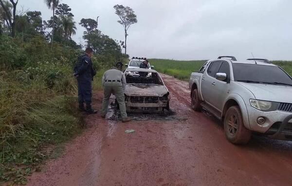 Hallan vehículo incinerado con dos cadáveres dentro en Yby Pytã