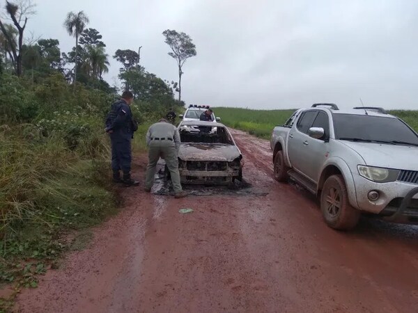 HALLAN DOS CADÁVERES CALCINADOS DENTRO DE UN VEHÍCULO EN CANINDEYÚ