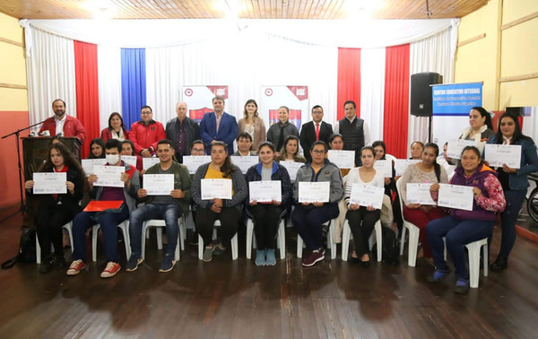40 nuevos costureros egresan en Coronel Oviedo – Prensa 5
