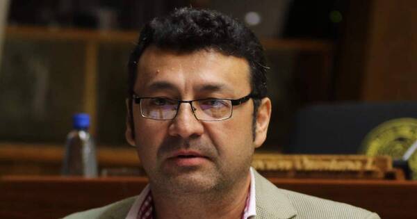 La Nación / Diputado D’Ecclesiis usa local escolar para campaña política