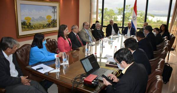 La Nación / “Nada que venga de ellos puede ser bueno”, advierten sobre comitiva de Venezuela