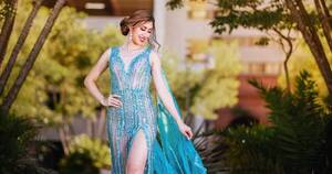 La Nación / Diseñadora paraguaya se alzó con el premio internacional “Mejor traje de gala”