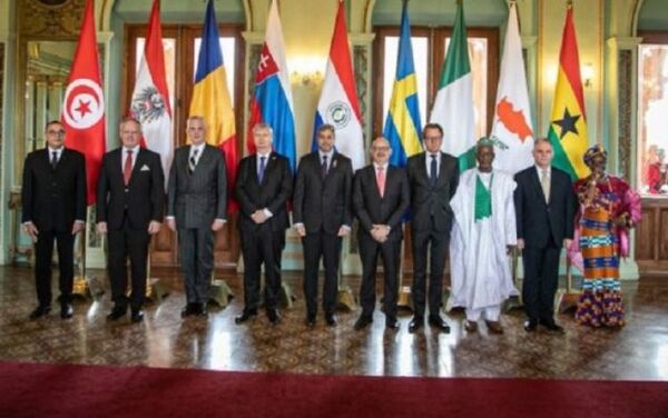 Embajadores presentaron cartas credenciales al mandatario