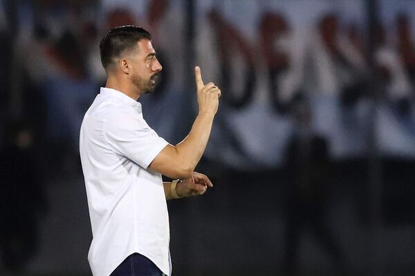 Julio César Cáceres, la línea de tres y los detalles del equipo ante Peñarol - Olimpia - ABC Color