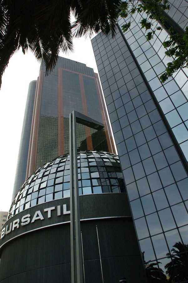 La Bolsa de México cae 1,58 % con varias emisoras con pérdidas mayores al 2 % - MarketData