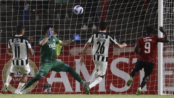 Caracas tumba el invicto de Libertad en la Copa Libertadores