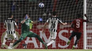 Caracas tumba el invicto de Libertad en la Copa Libertadores