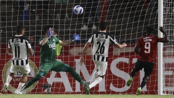 Caracas tumba el invicto de Libertad en la Copa Libertadores