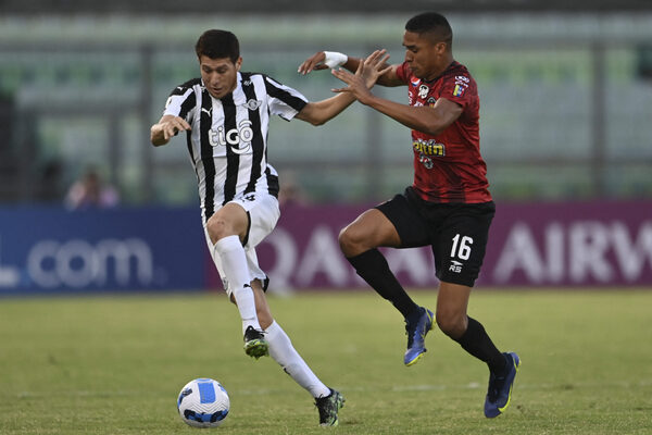 Libertad cae ante el Caracas FC pero sigue como líder del grupo B