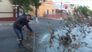 Perdida de agua y tremendo bache en el Microcentro de Asunción - SNT