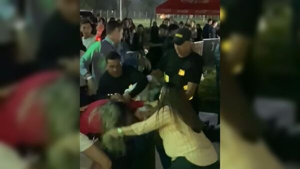 Chicas se tiraron de los pelos en concierto de Binomio de Oro