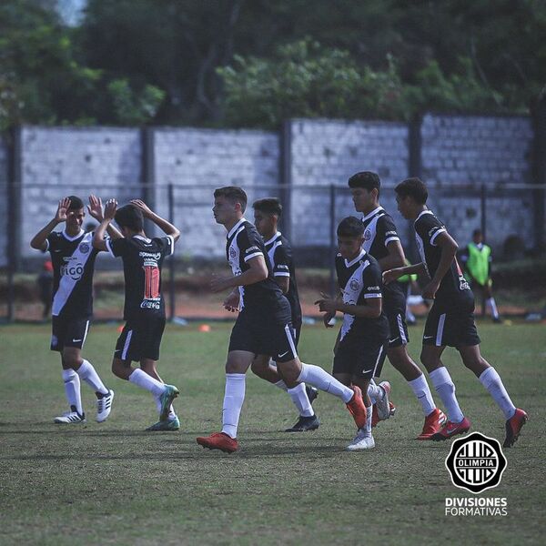 Olimpia sigue invicto en la Sub 15 - Fútbol - ABC Color