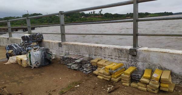 La Nación / Hallan más de 200 panes de marihuana flotando en el Paraná