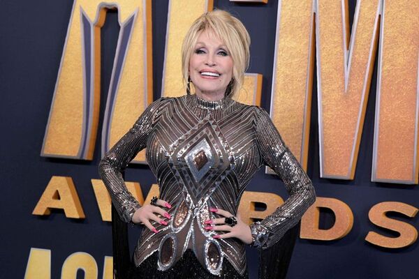 Dolly Parton entra en Salón de la Fama del Rock & Roll pese a retiro inicial - Música - ABC Color
