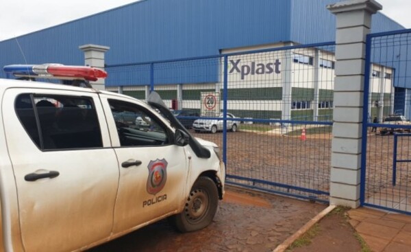 Joven cae a máquina trituradora de fábrica X-plast y queda grave