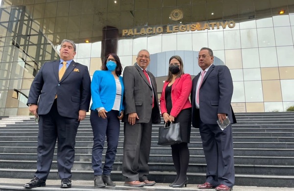 Diario HOY | Quiénes son los 5 diputados venezolanos que estuvieron de visita por Paraguay