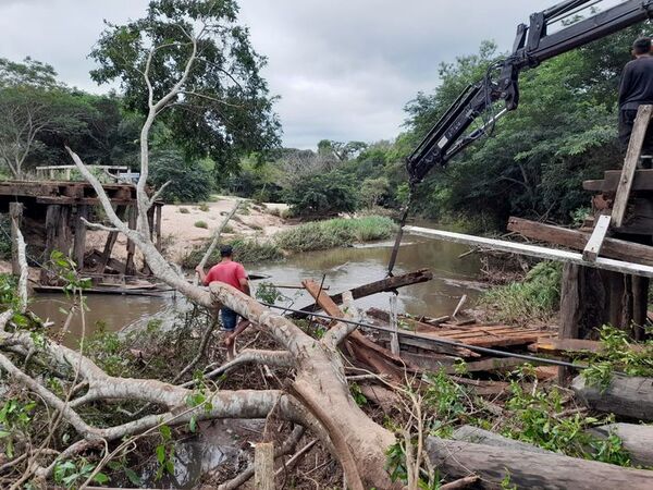 Vecinos exigen reparación de puente en Itacurubí de la Cordillera - Nacionales - ABC Color