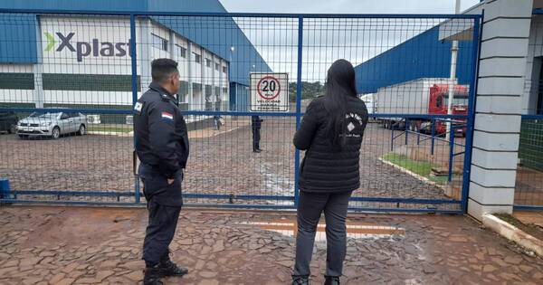 La Nación / En la fábrica XPlast un trabajador se accidentó y se encuentra delicado