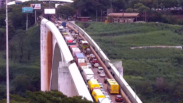 «Operação padrão» en la Receita Federal genera serios inconvenientes al servicio logístico en la triple frontera