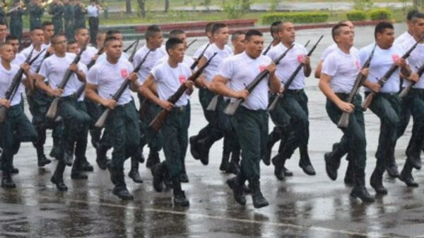 Diputados proponen ley que "castiga" a los que no fueron al cuartel