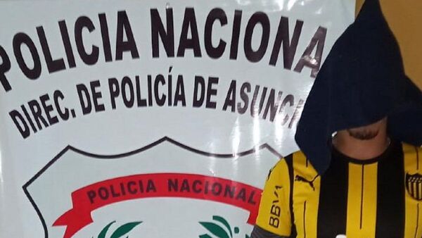 Hinchas de Peñarol son detenidos por hurto en el Mercado 4