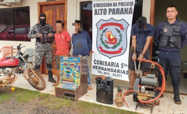 Detienen a tres autores de un hurto en local comercial en Hernandarias