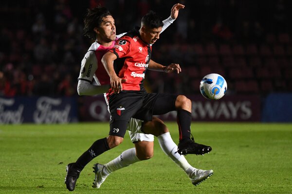 Diario HOY | Colon vence a Cerro Porteño y alcanza la cima