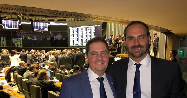 La Nación / Comisión de Ética del Parlamento de Brasil abrió proceso disciplinario al hijo de Bolsonaro