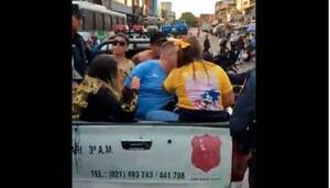 Crónica / ¡Hinchas de Peñarol detenidos por robar celu a una vendedora de comidas!