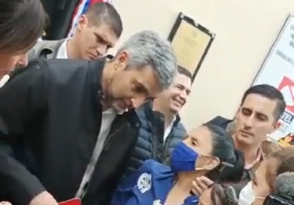 Niños mesatenistas reciben compromiso de Abdo Benítez