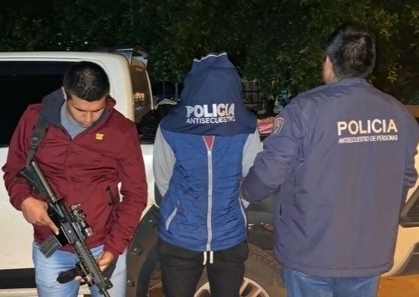 Adolescente vuelve a casa tras secuestro exprés