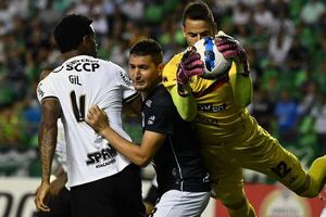 Los penales errados marcan la igualdad sin goles de Cali y Corinthians - Fútbol Internacional - ABC Color