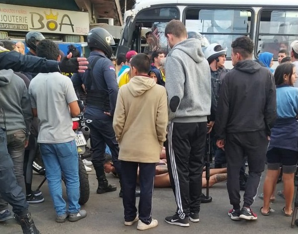 Deportan a hinchas de Peñarol que asaltaron a comerciante | 1000 Noticias