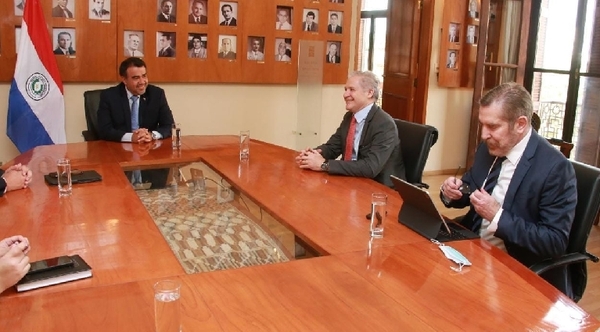 Conversan con CAF sobre obras de impacto social e integración regional
