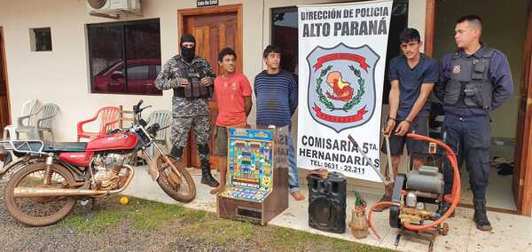 Atrapan a tres delincuentes que robaron un kiosco y recuperan todo lo hurtado - La Clave