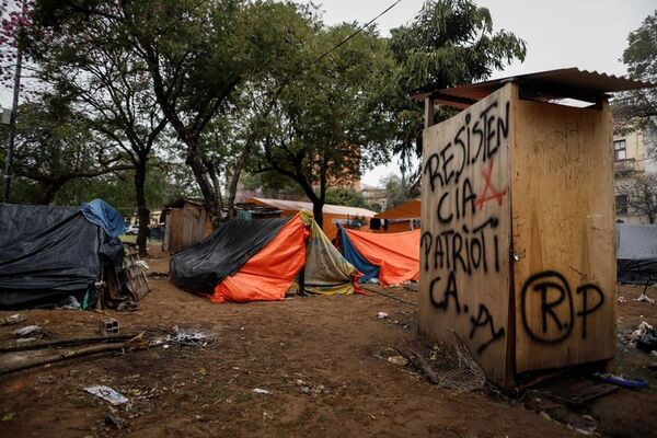 Plazas están destruidas y municipalidad se sigue desentendiendo - Nacionales - ABC Color