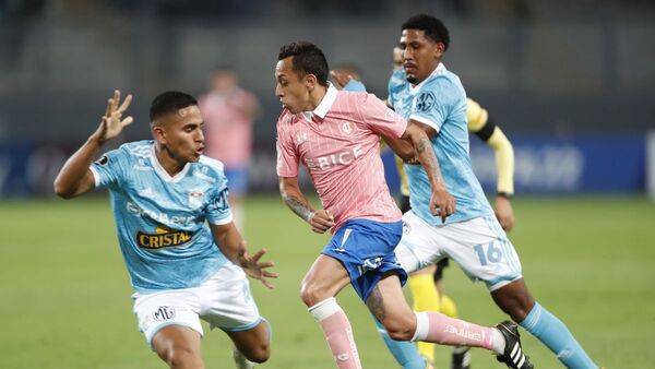 Sporting Cristal iguala con Católica y sigue con vida