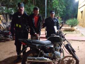 Diario HOY | Caen motochorros que merodeaban servicentro en Roque Alonso