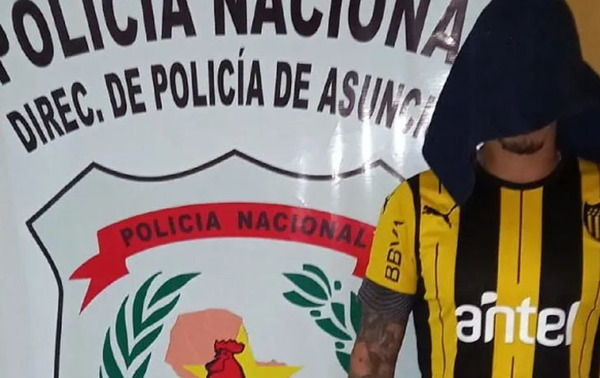Fueron detenidos hinchas de Peñarol por presunto hurto en el Mercado 4 – Prensa 5