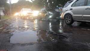 Gigantescos baches invaden avenida Bruno Guggiari